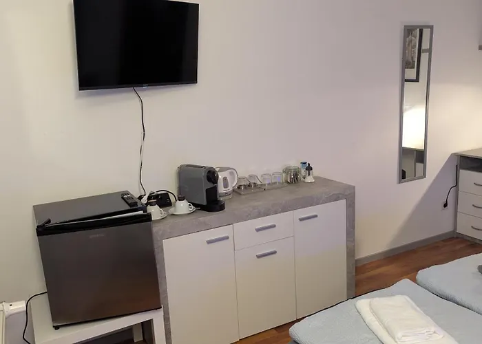 Appartamento Ferien- Messe- Handwerkerzimmer Mit Bad *